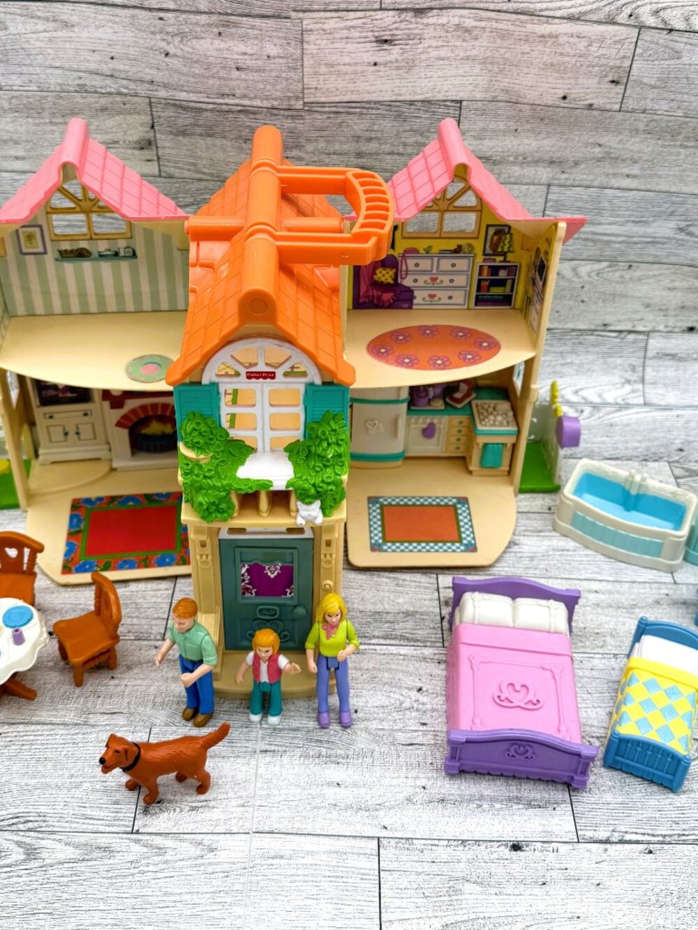 2000 Fisher-Price Sweet Streets Country Cottage Loving Family Dollhouse-Complete